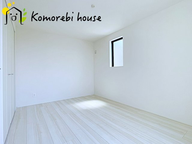 さいたま市指扇　20期　新築一戸建て　グラファーレ　01の洋室|明るい洋室です