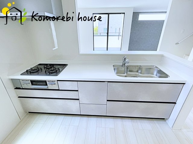 さいたま市指扇　20期　新築一戸建て　グラファーレ　01のキッチン|お料理しやすいキッチンです