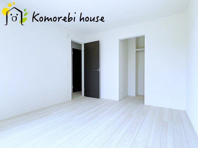 さいたま市指扇　20期　新築一戸建て　グラファーレ　01の寝室|ゆとりの広さです