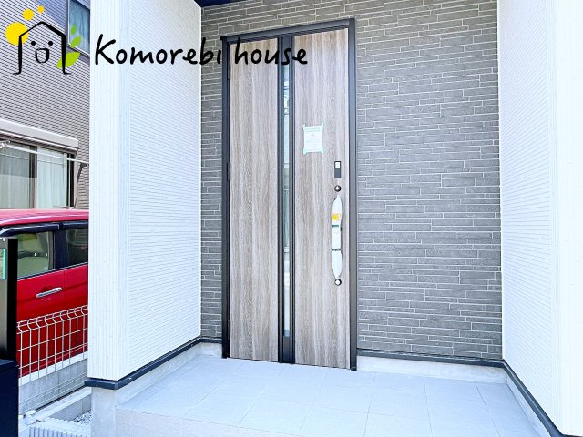 さいたま市指扇　20期　新築一戸建て　グラファーレ　01の玄関|きれいな玄関です