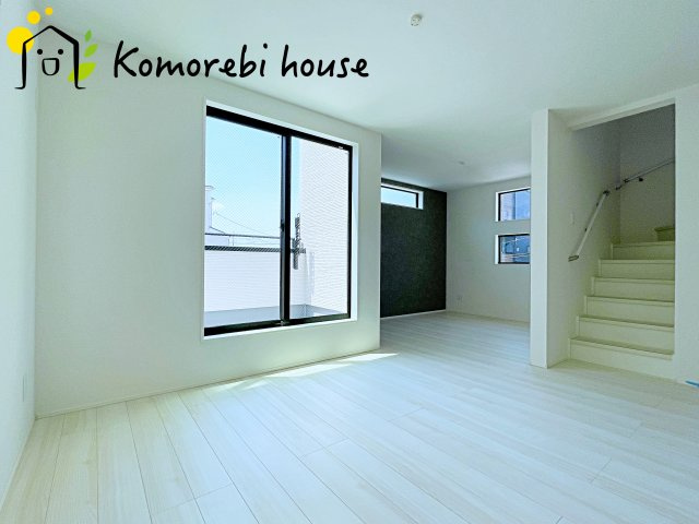 さいたま市指扇　20期　新築一戸建て　グラファーレ　01の居間・リビング|ゆったり過ごせるリビングです