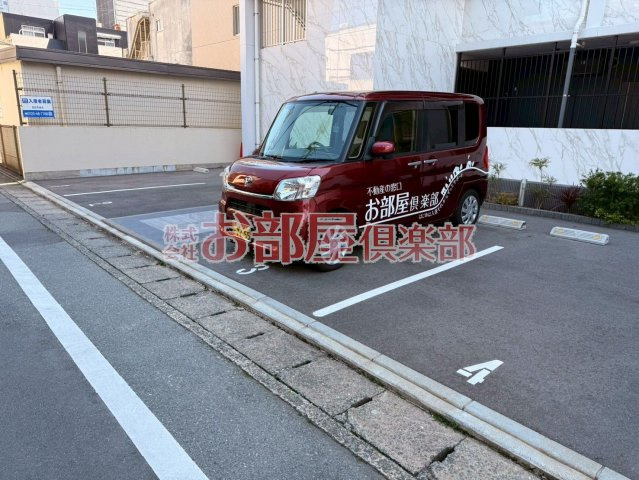 エクストラパレスの駐車場