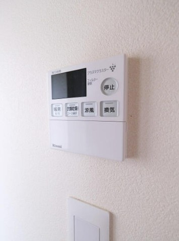 【中古】坂戸市石井中古住宅の発電・温水設備|給湯器操作パネル
