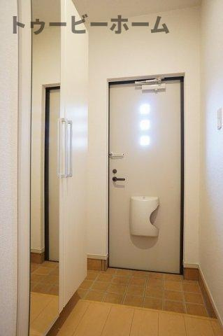 フェリオ若狭の玄関|明るい玄関です