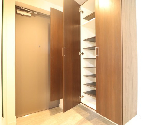 CLIVIA八幡の玄関