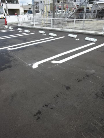 ジェルメの駐車場