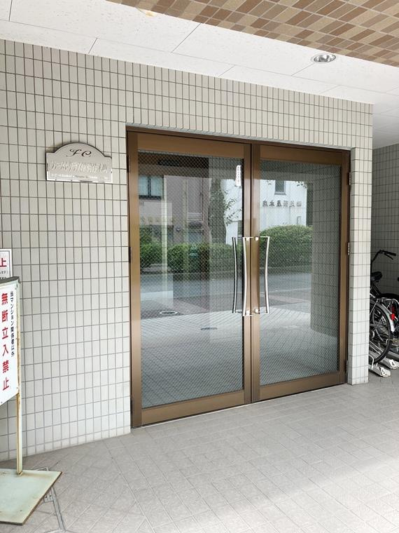 ファーストクラス伊勢佐木町のエントランス