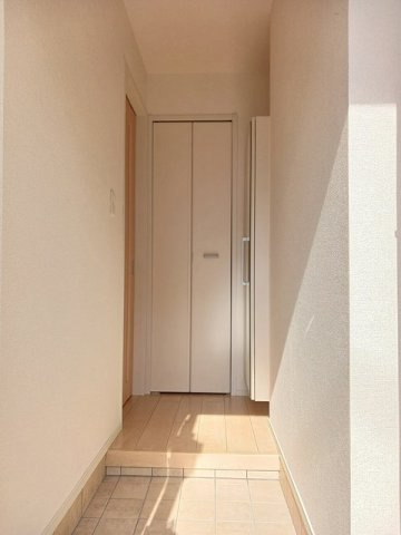 サンカスターニエの玄関