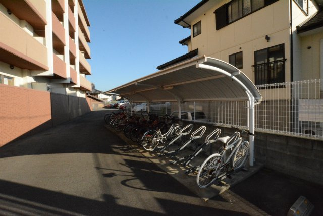 モントーレヒルズ東櫛原のその他共用部分|駐輪場完備です