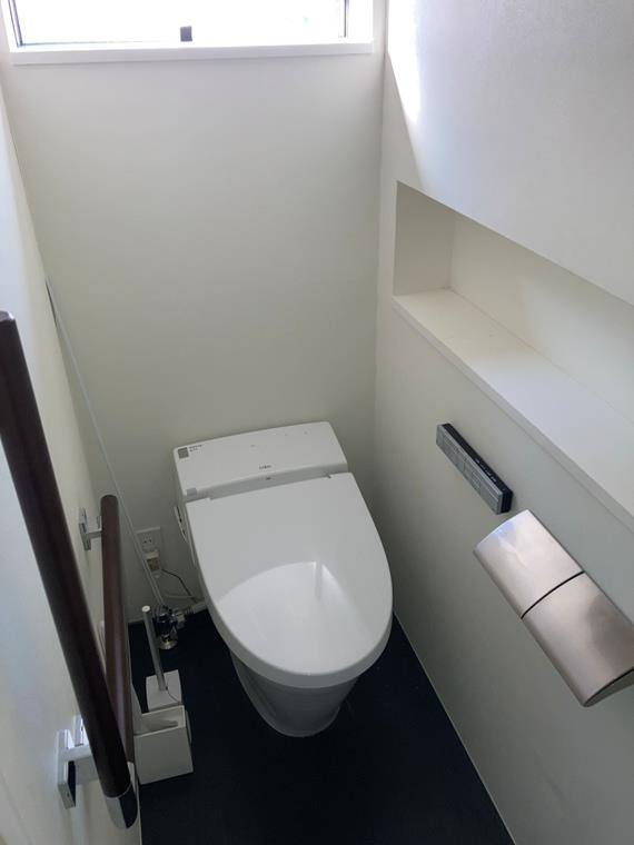 山王戸建のトイレ