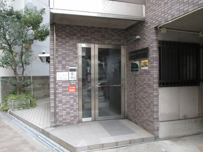 【エントランス】 | エミネンスヨシムラ | 落ちついた外観にマッチしたエントランス