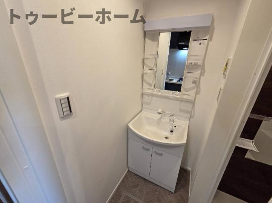 One-stage sayamaの独立洗面台|独立洗面台、小物を置くことができて便利です