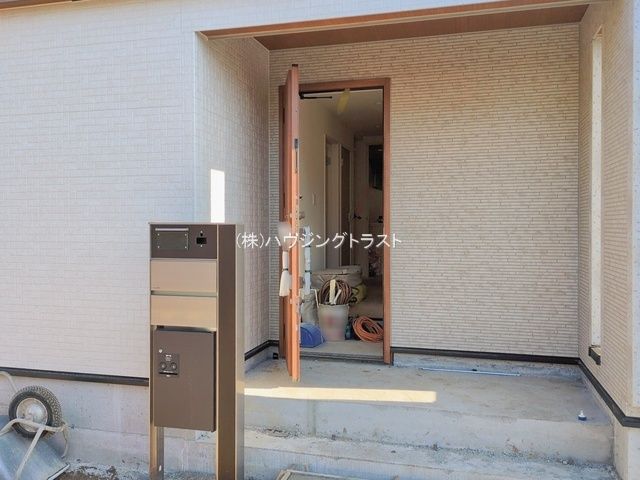 仲介手数料無料　所沢市西狭山ケ丘１丁目　新築戸建　全１棟の玄関