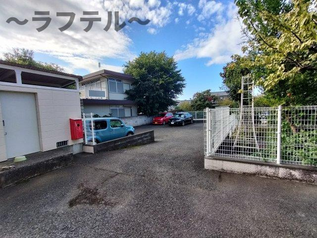 エスティームハイツの駐車場