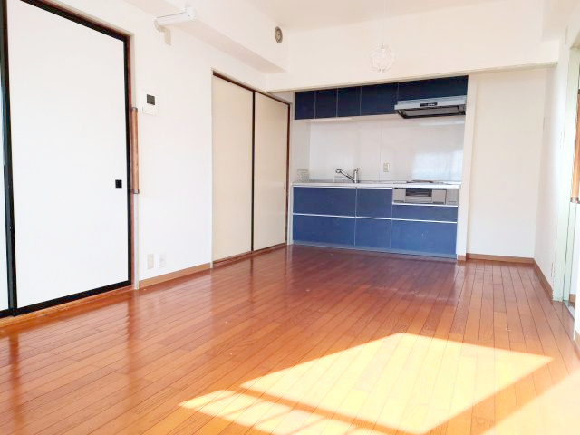 ハイコーポ池田山A　静岡市駿河区池田の居間・リビング|家族団らん♪楽しい会話が弾みます！リビングが12帖もあります。