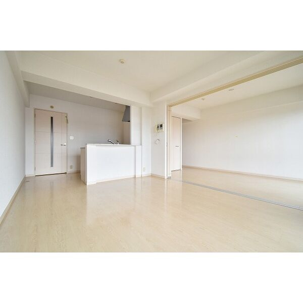 ベスタ櫛原の居間・リビング|ゆったりとしたリビングです