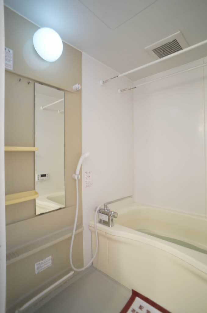 シャーメゾン津志田の浴室