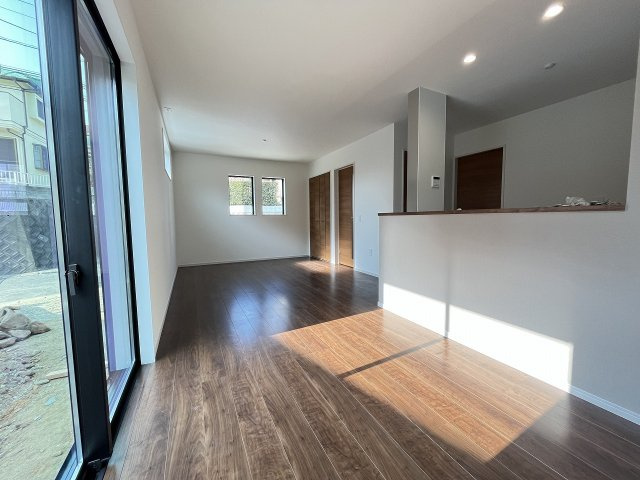 【居間・リビング】 | 福岡市東区和白丘3丁目2期　1号棟（全2棟）【仲介手数料無料・0円】 | 現地写真。