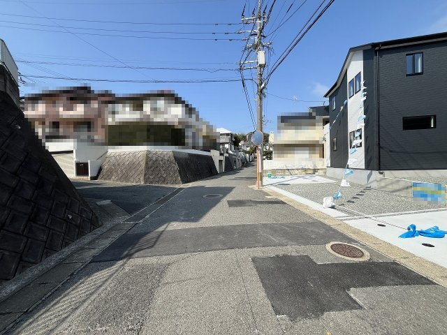 【その他】 | 福岡市東区和白丘3丁目2期　1号棟（全2棟）【仲介手数料無料・0円】 | 現地写真。前面道路です。