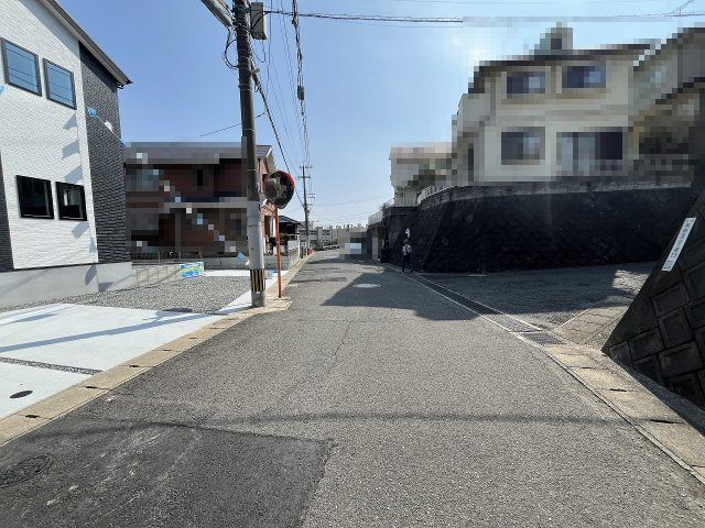 【その他】 | 福岡市東区和白丘3丁目2期　1号棟（全2棟）【仲介手数料無料・0円】 | 現地写真。前面道路です。