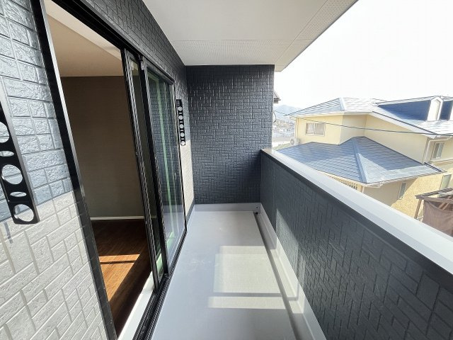 【バルコニー】 | 福岡市東区和白丘3丁目2期　1号棟（全2棟）【仲介手数料無料・0円】 | 現地写真。インナーバルコニーです。
