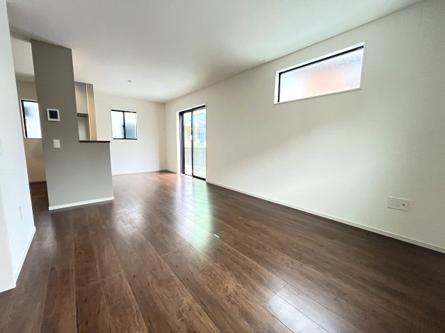 【居間・リビング】 | 福岡市東区和白丘3丁目2期　1号棟（全2棟）【仲介手数料無料・0円】 | 現地写真。