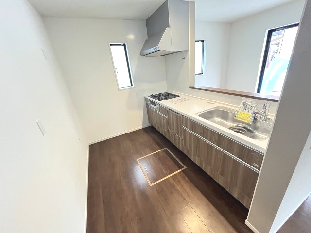 【キッチン】 | 福岡市東区和白丘3丁目2期　1号棟（全2棟）【仲介手数料無料・0円】 | 現地写真。