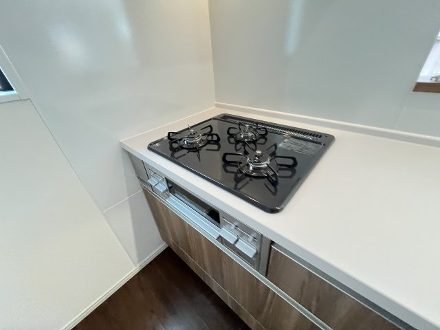 【キッチン】 | 福岡市東区和白丘3丁目2期　1号棟（全2棟）【仲介手数料無料・0円】 | 現地写真。