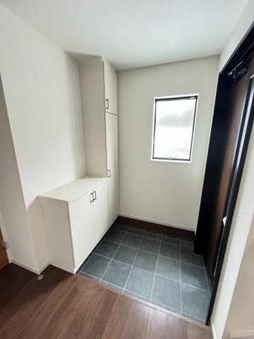 【玄関】 | 福岡市東区和白丘3丁目2期　1号棟（全2棟）【仲介手数料無料・0円】 | 現地写真。