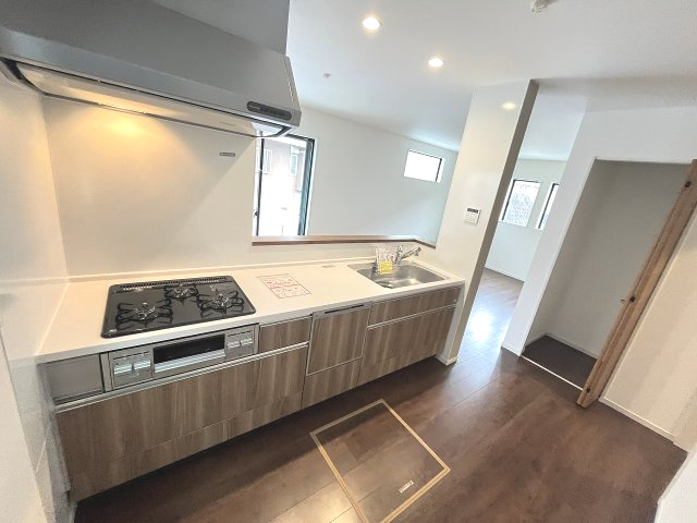 【キッチン】 | 福岡市東区和白丘3丁目2期　1号棟（全2棟）【仲介手数料無料・0円】 | 現地写真。