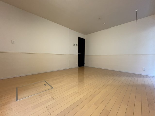 ヴェルデ神明町の居間・リビング