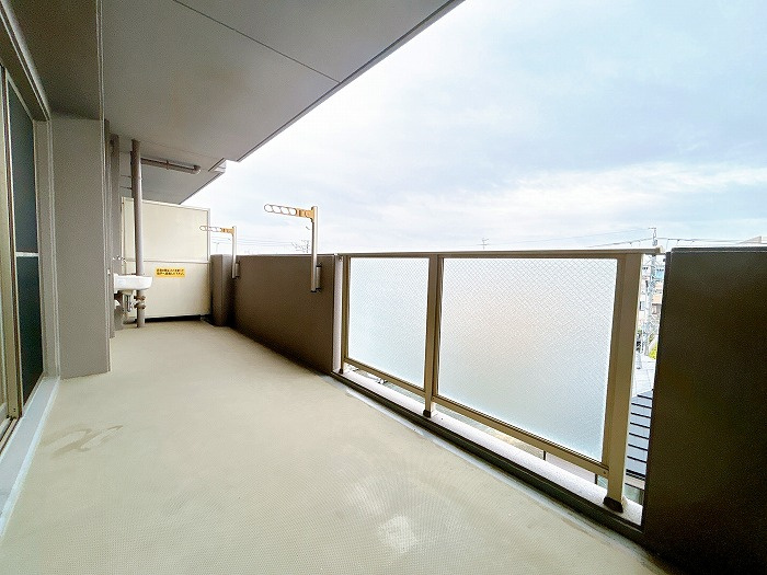 グランコート大蒲　中央区大蒲町のバルコニー