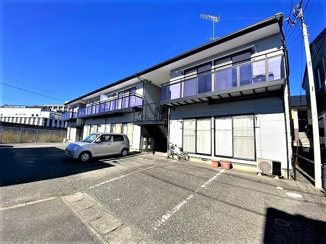 ウィング八幡の駐車場