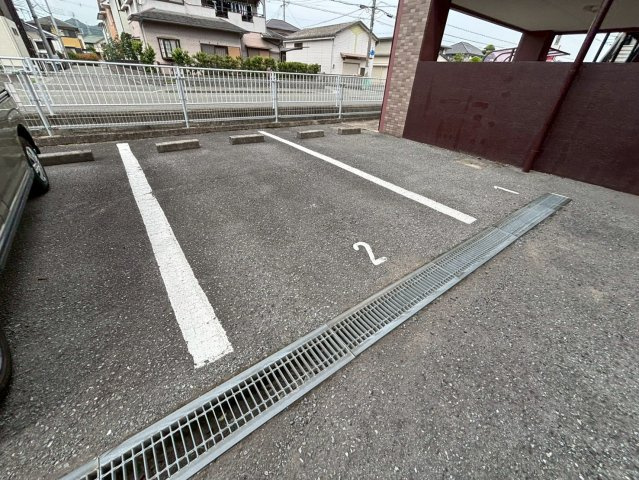 ツインピア　Aの駐車場