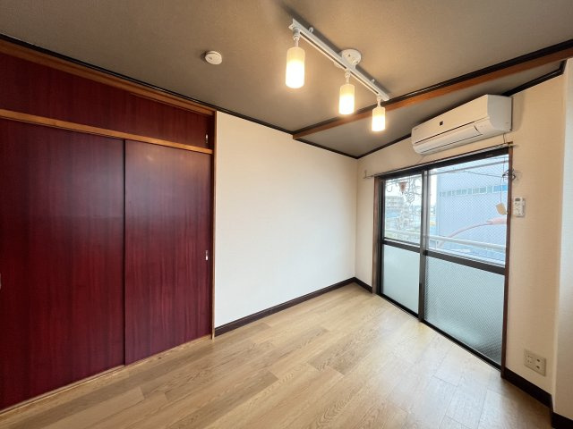 五光ビルの居間・リビング