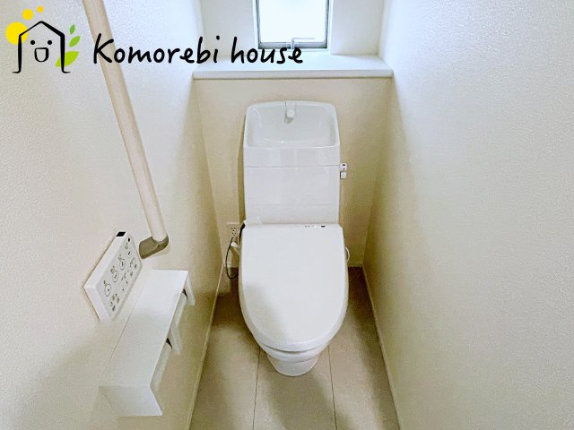 第3　伊奈町小室　新築一戸建て　ハートフルタウン　Fのトイレ|トイレもきれいです