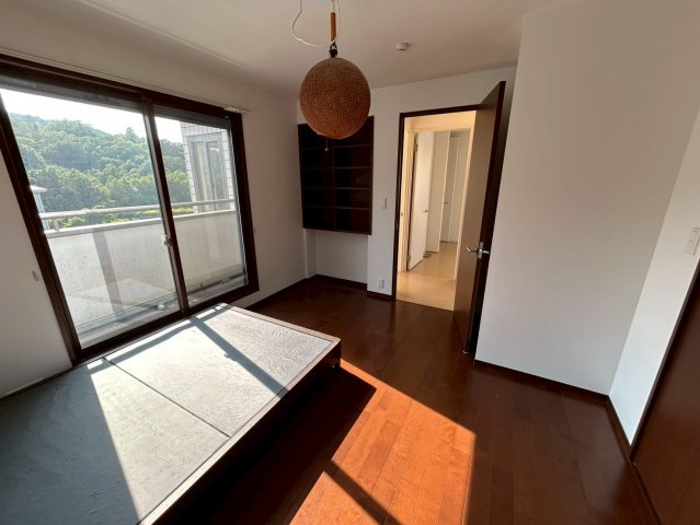 園部町小山西町滝谷の洋室