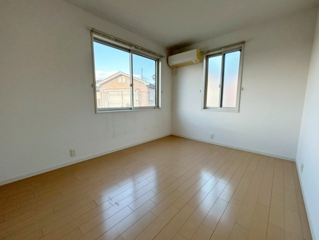 園部町小山西町滝谷の洋室