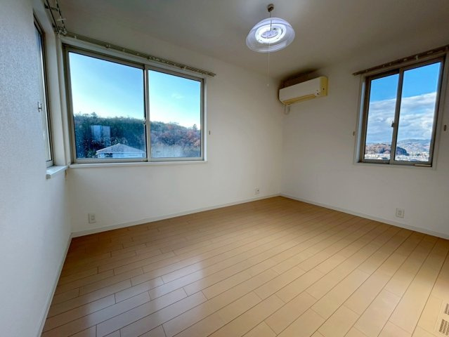 園部町小山西町滝谷の洋室