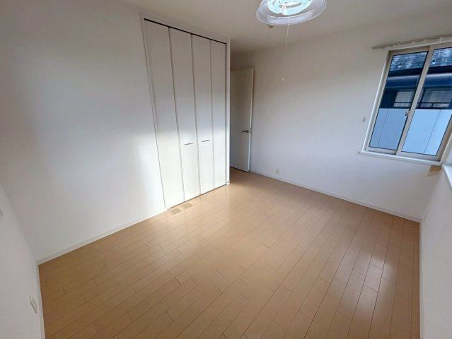 園部町小山西町滝谷の洋室