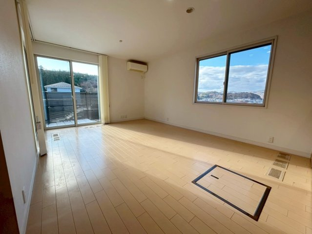 園部町小山西町滝谷の居間・リビング