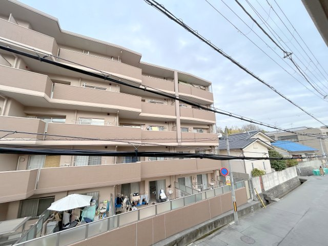 エフラス富雄の周辺