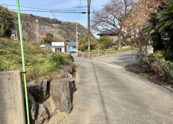 【前面道路含む現地写真】 | 伊東市富戸　売地