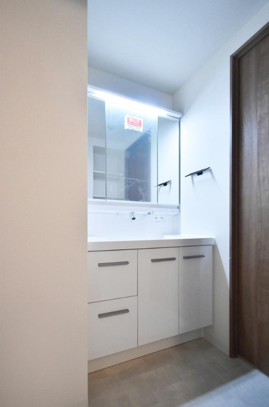 日神パレステージ磯子の森弐番館【仲介手数料無料】の独立洗面台