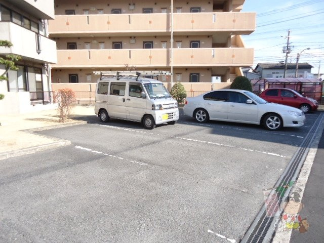 ピュアハイツ北方Ⅱの駐車場