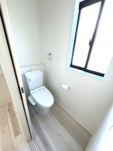 【内装】 | 福岡市東区唐原4丁目1期　1号棟（全1棟）【仲介手数料無料・0円】 | 施工例。1階のトイレです。施工例は完成時と異なる場合があります。
