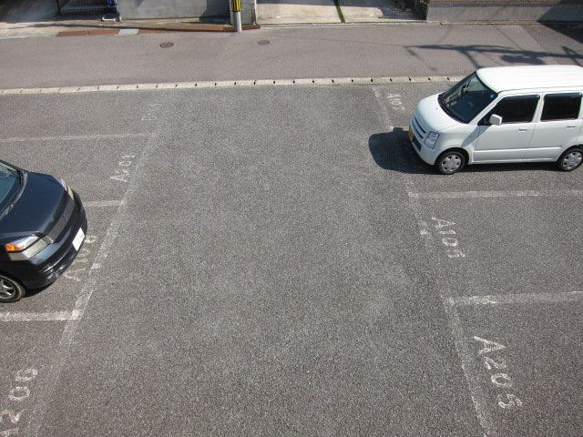 ラスール1の駐車場
