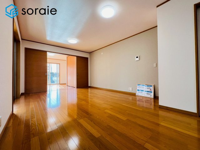 狭山市柏原　中古戸建ての居間・リビング|2月23日撮影