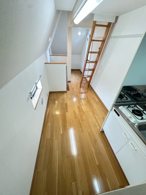 【居間・リビング】 | インベスト羽田Ⅲ | こちらの居間で趣味の時間をお楽しみください