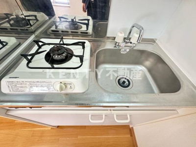 【キッチン】 | インベスト羽田Ⅲ | コンパクトなキッチンで掃除もラクラク